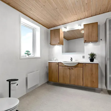 4 Bedroom Amazing In Ans By Prázdninový dům